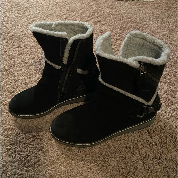 White Mountain | Shoes | Lightly Worn White Mountain Boots  display picture 1